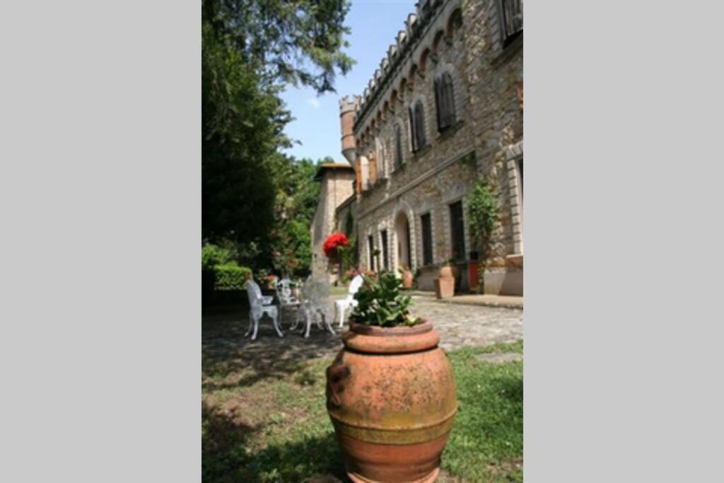 Ferienwohnung Casa La Torre Un Castello Alle Porte Di Firenze Exterior foto